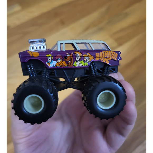 Hot Wheels Monster Jam Scooby-Doo Mystery Machine Purple Monster Truck 1:64 - Picture 7 of 14